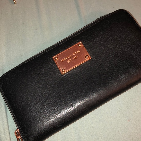 Michael Kors wallet - Picture 1 of 4